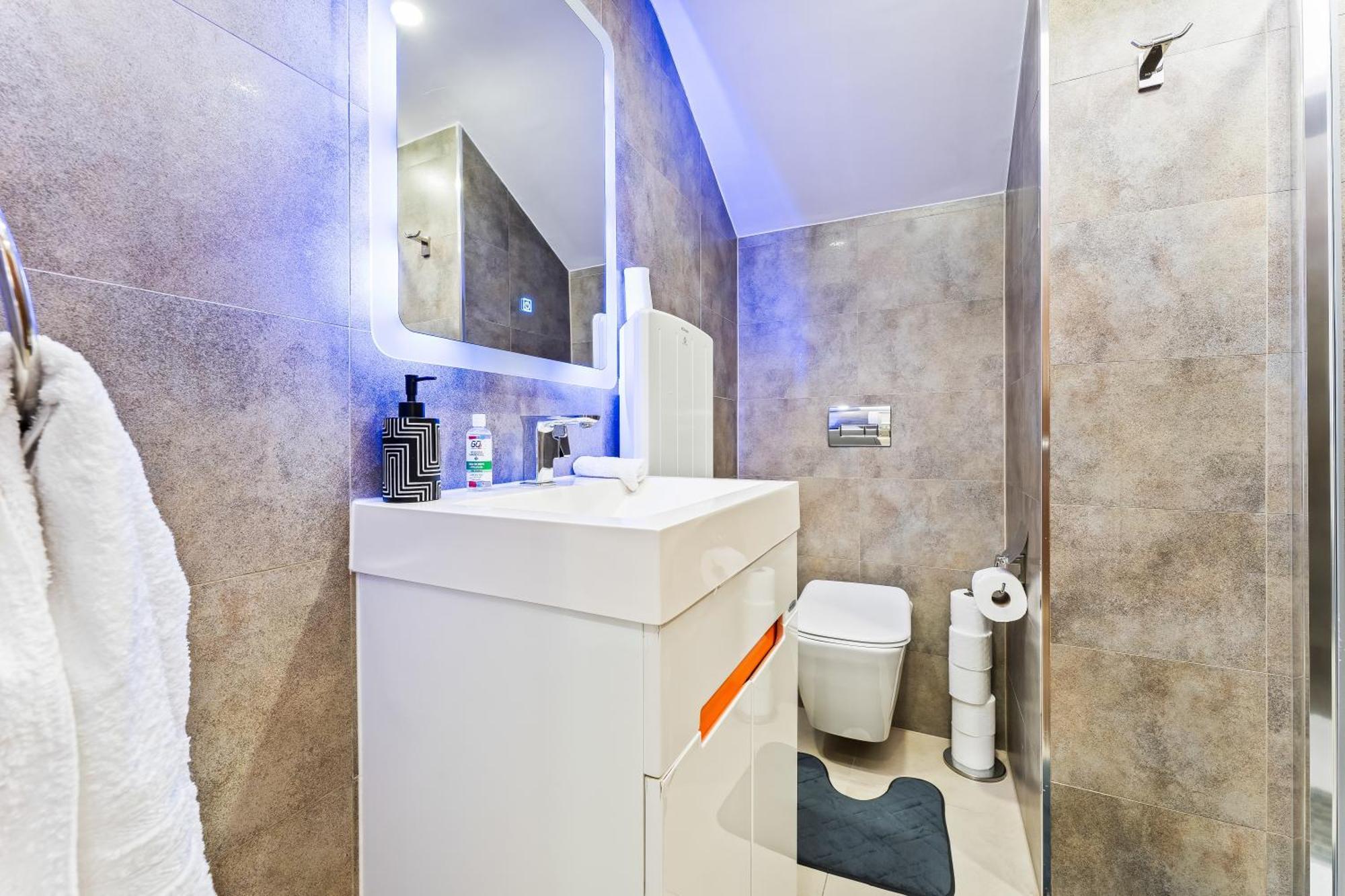 Exquisite 2-Bedroom Penthouse-Sleeps 7-Free Parking With Workstations & High-Speed Wifi Μπέρμιγχαμ Εξωτερικό φωτογραφία