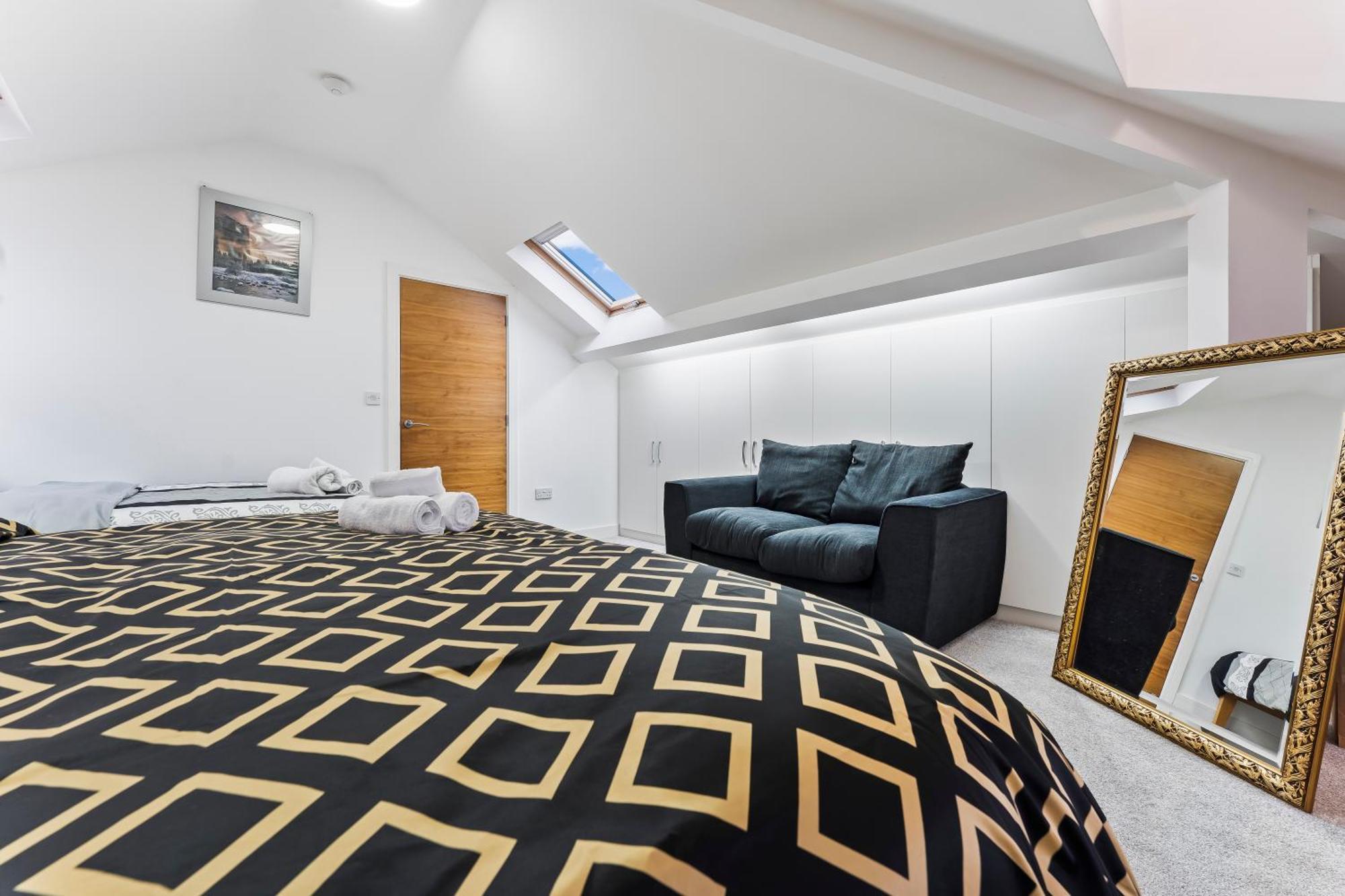 Exquisite 2-Bedroom Penthouse-Sleeps 7-Free Parking With Workstations & High-Speed Wifi Μπέρμιγχαμ Εξωτερικό φωτογραφία
